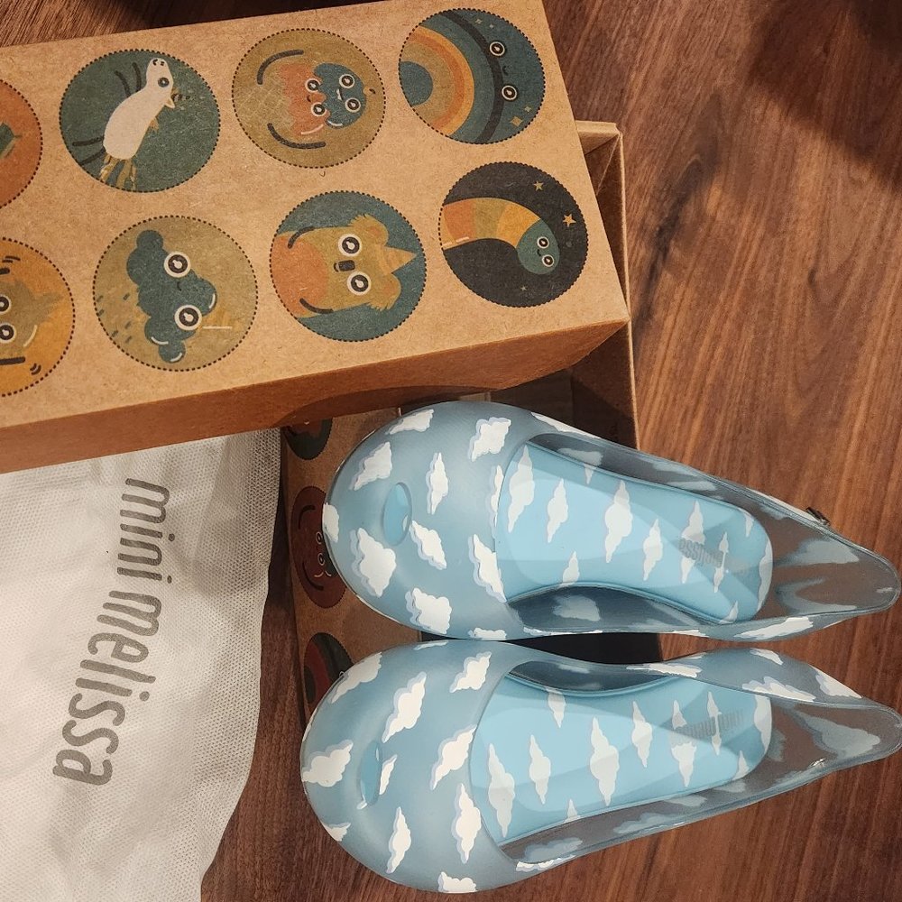 Super rare Mini Melissa cloud ballet flats size 2 new in box. Retails for $79